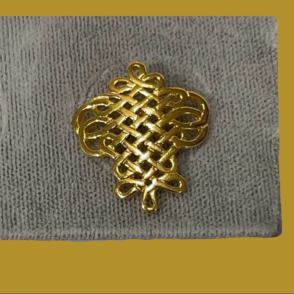 Museum of Fine Arts Boston Gold Plated Knot Post Earrings NWOT - Picture 2 of 3